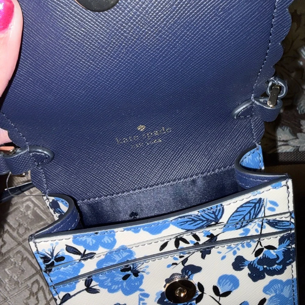kate spade Blue and White Floral Scallop-Edge Crossbody Phone Bag - Picture 5 of 8